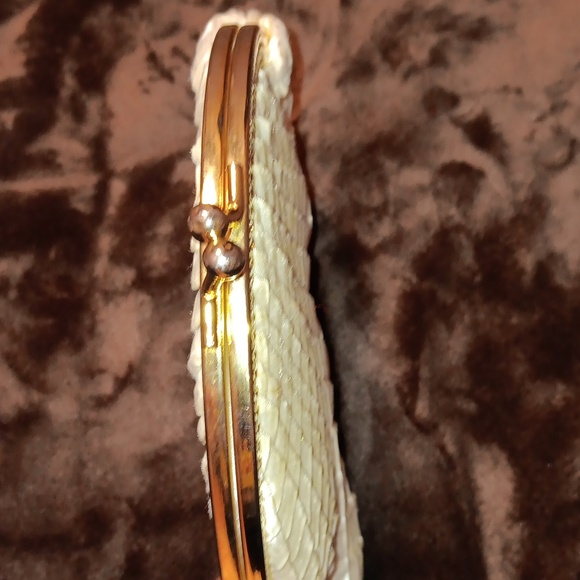 🎉Cream Evening Bag Textured Satin with Gold Metal Trim Enclosure and Gold Chain - Picture 8 of 9